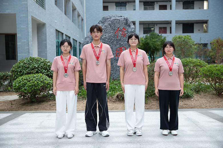 安庆职业技术学院夺得2025年世界职业院校技能大赛总决赛争夺赛新一代信息技术赛道银奖 安庆职业技术学院夺得2025年世界职业院校技能大赛总决赛争夺赛新一代信息技术赛道银奖