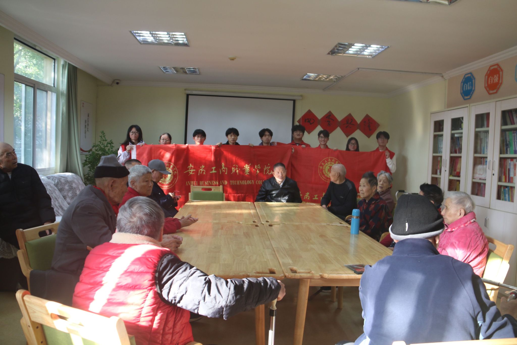 ഺůϦ  չְҵѧԺ־Ը߸®곤֮ҿչ⾴ϻ