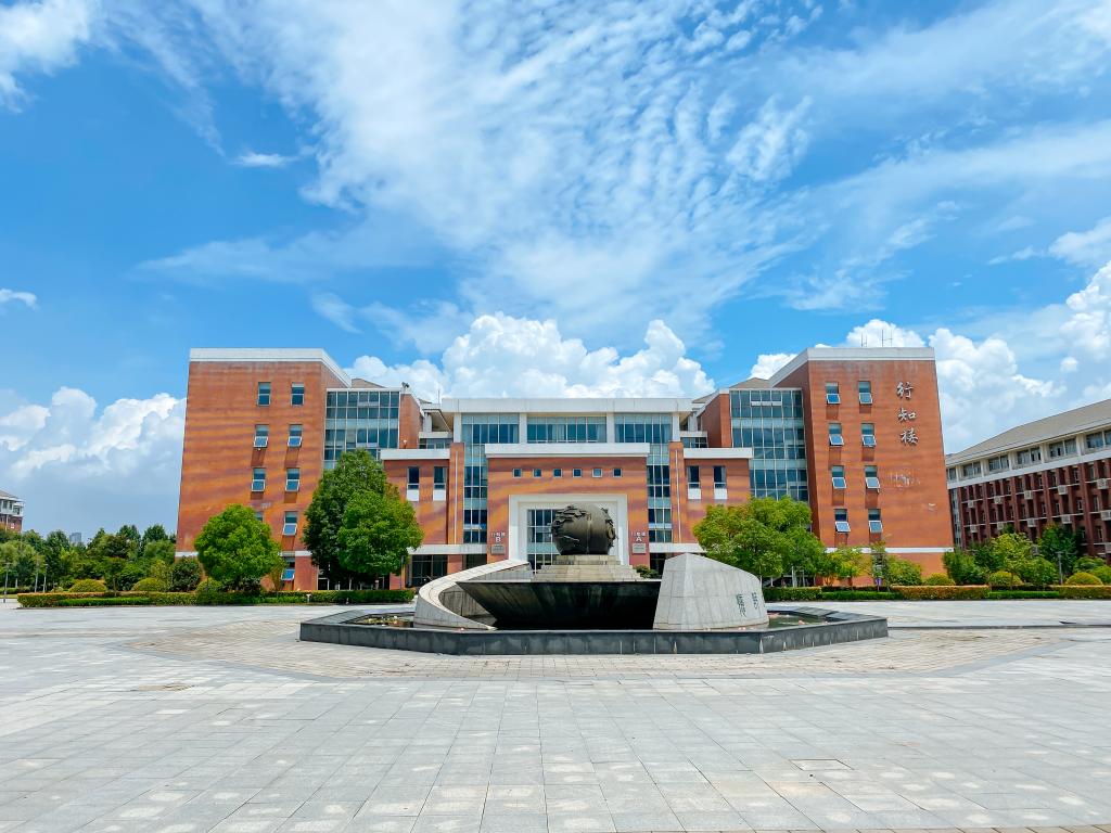 �Ͼ�����ְҵ����ѧԺԺУ���