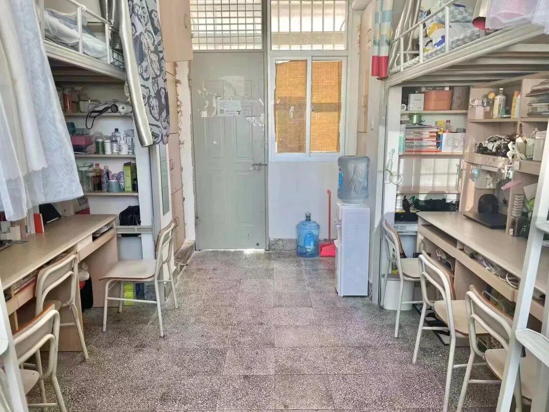 �߿��󣬱����߱�Եû���գ���������ѧ�����ں��Կ����ƣ�����ר������������һ��У԰��Դ